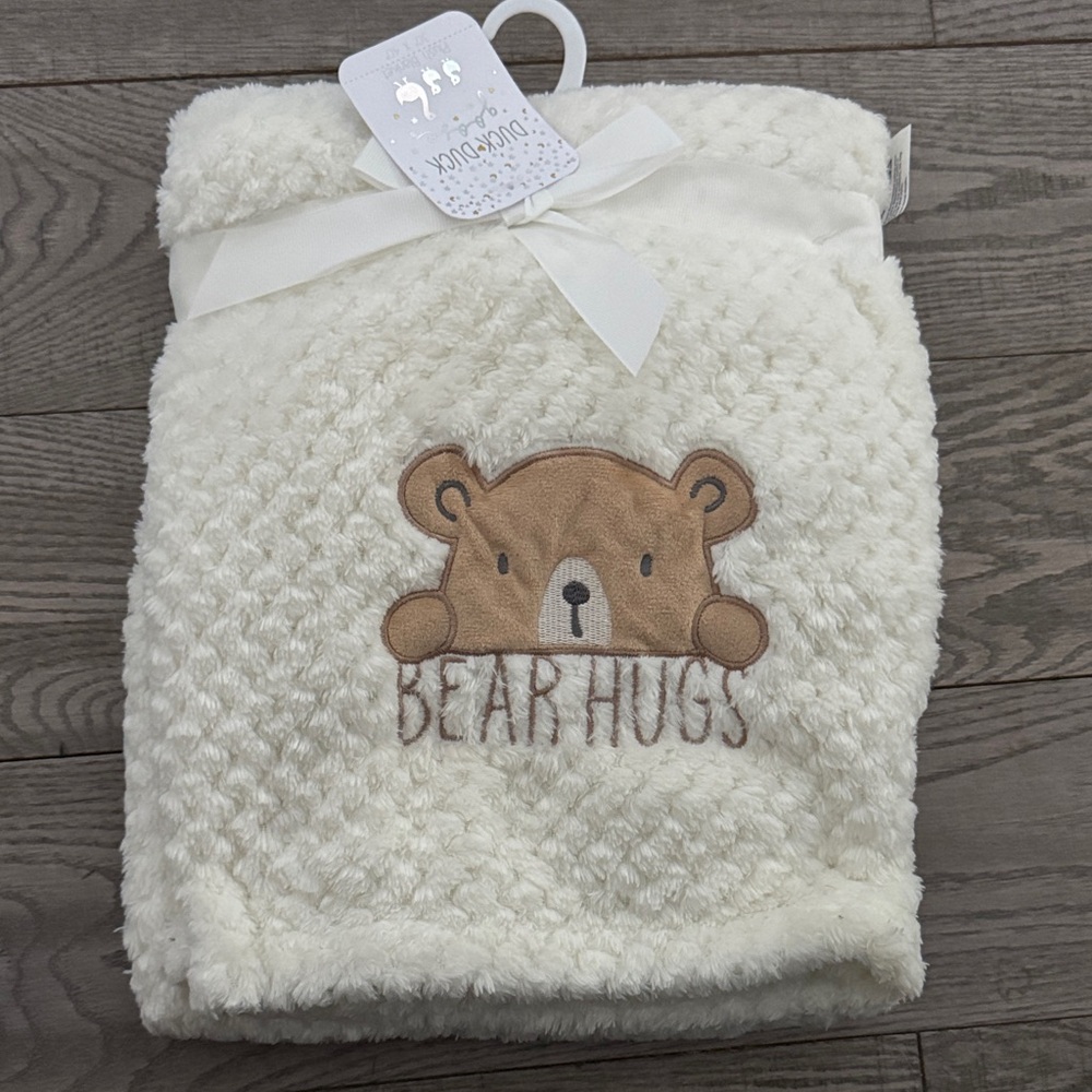 NWT Cream Plushy Bear Hugs Blanket